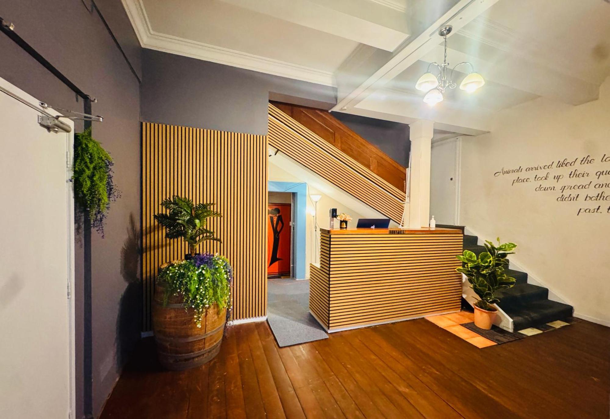 Crashpalace Backpackers Нейпир Экстерьер фото