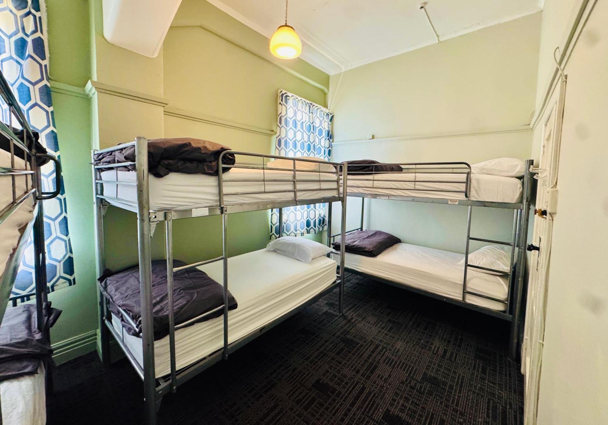 Crashpalace Backpackers Нейпир Экстерьер фото